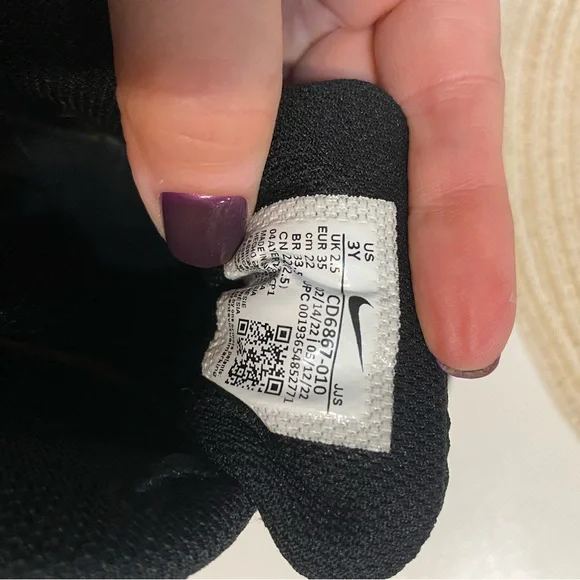 Nike Kids Black Sneakers - Picture 4 of 4